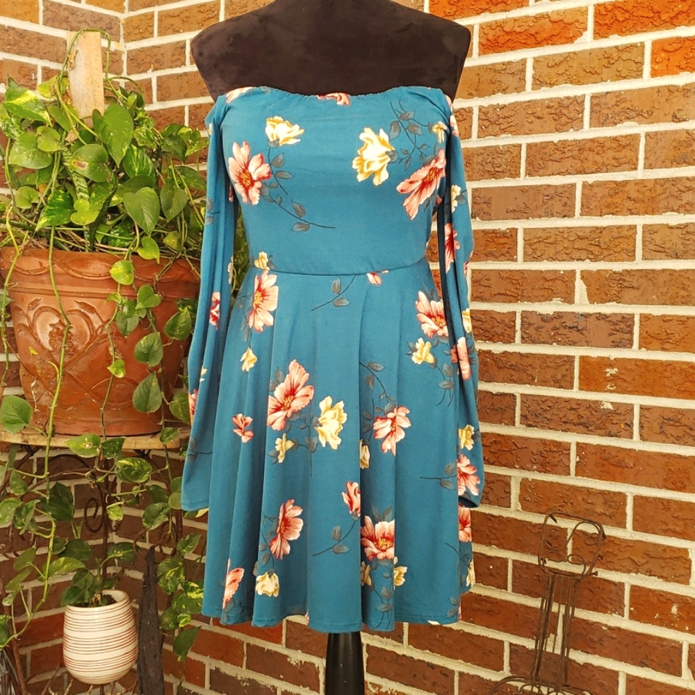 Off shoulder Blue floral Short dress